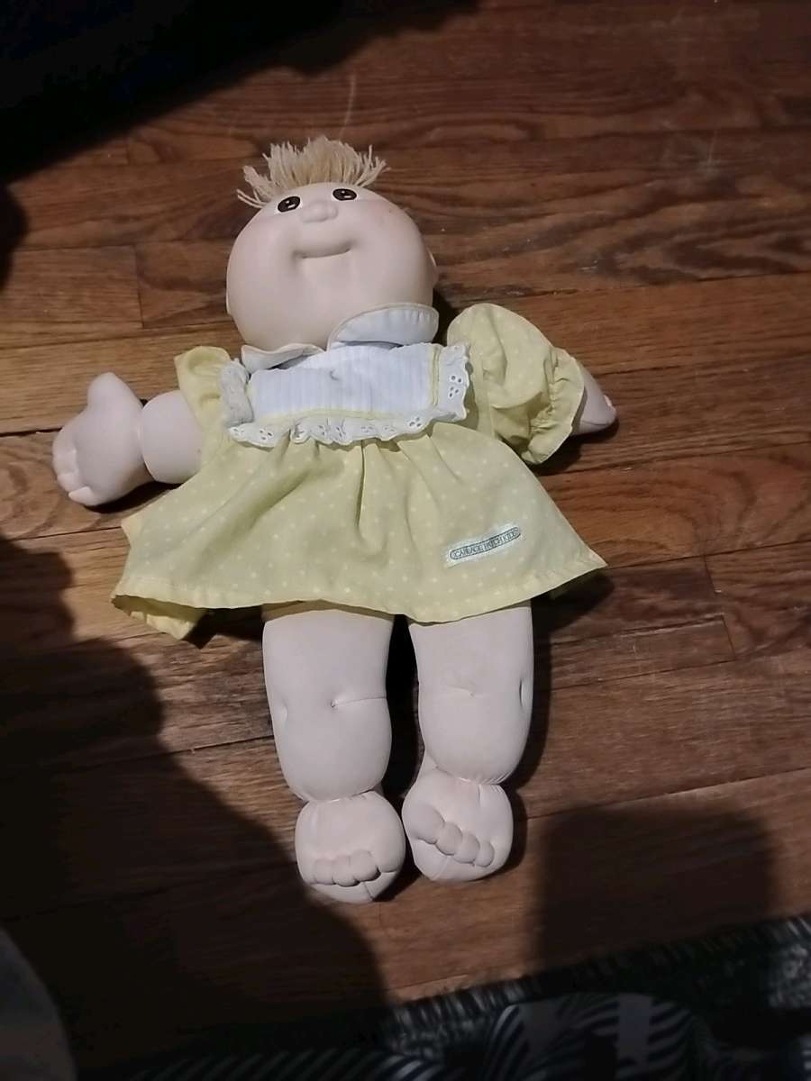 cabbage patch kid with signature 25th anniversary vintage
