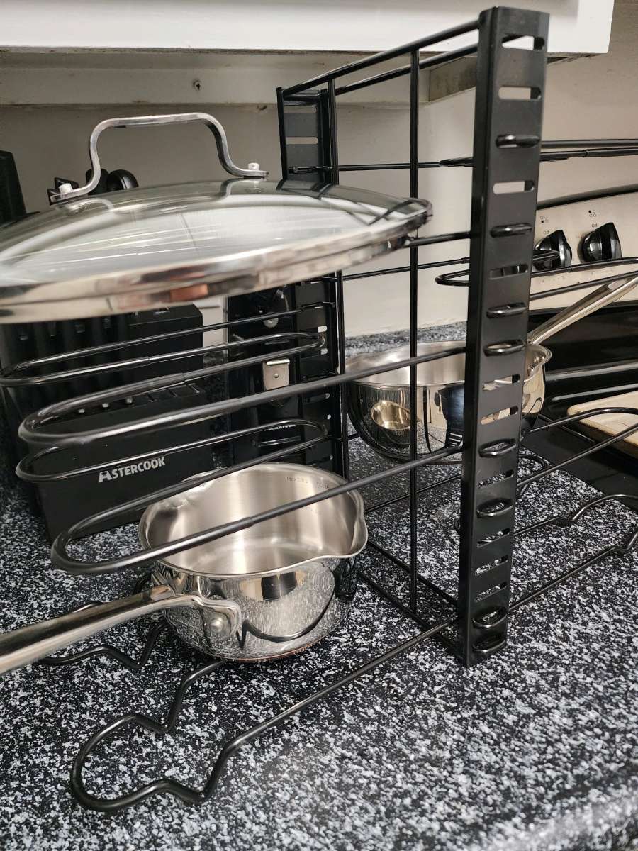 Adjustable pot and lid holder