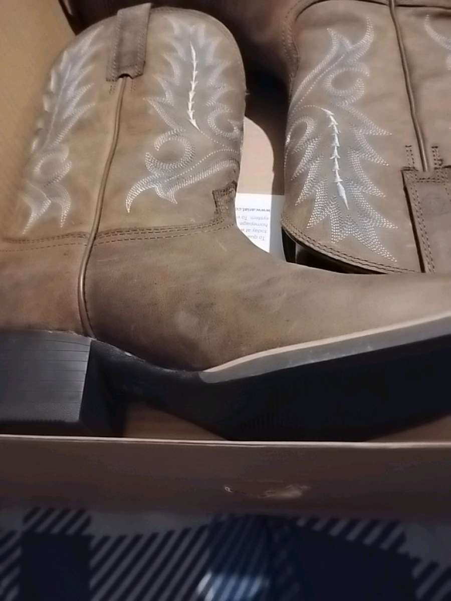 Ariat sport outfitter size 8 EE wide cowboy boots