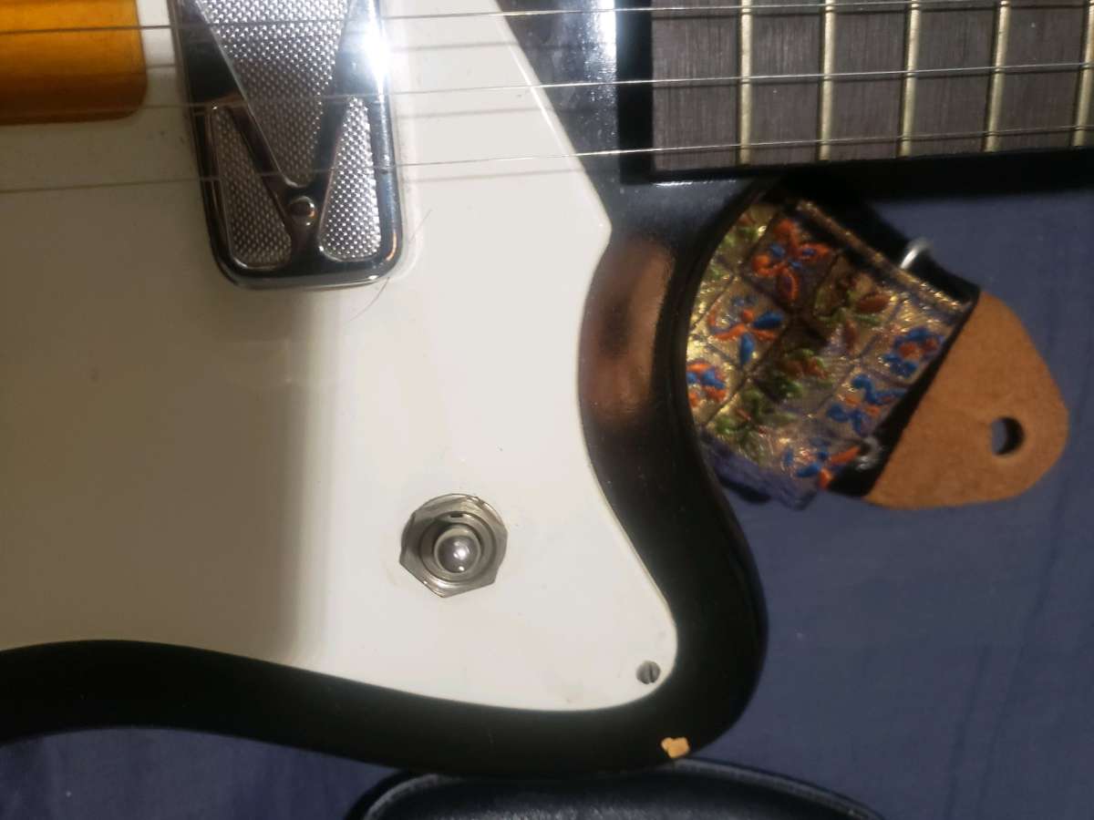 Silvertone Bobcat Guitar with Case by Holiday and Harmon