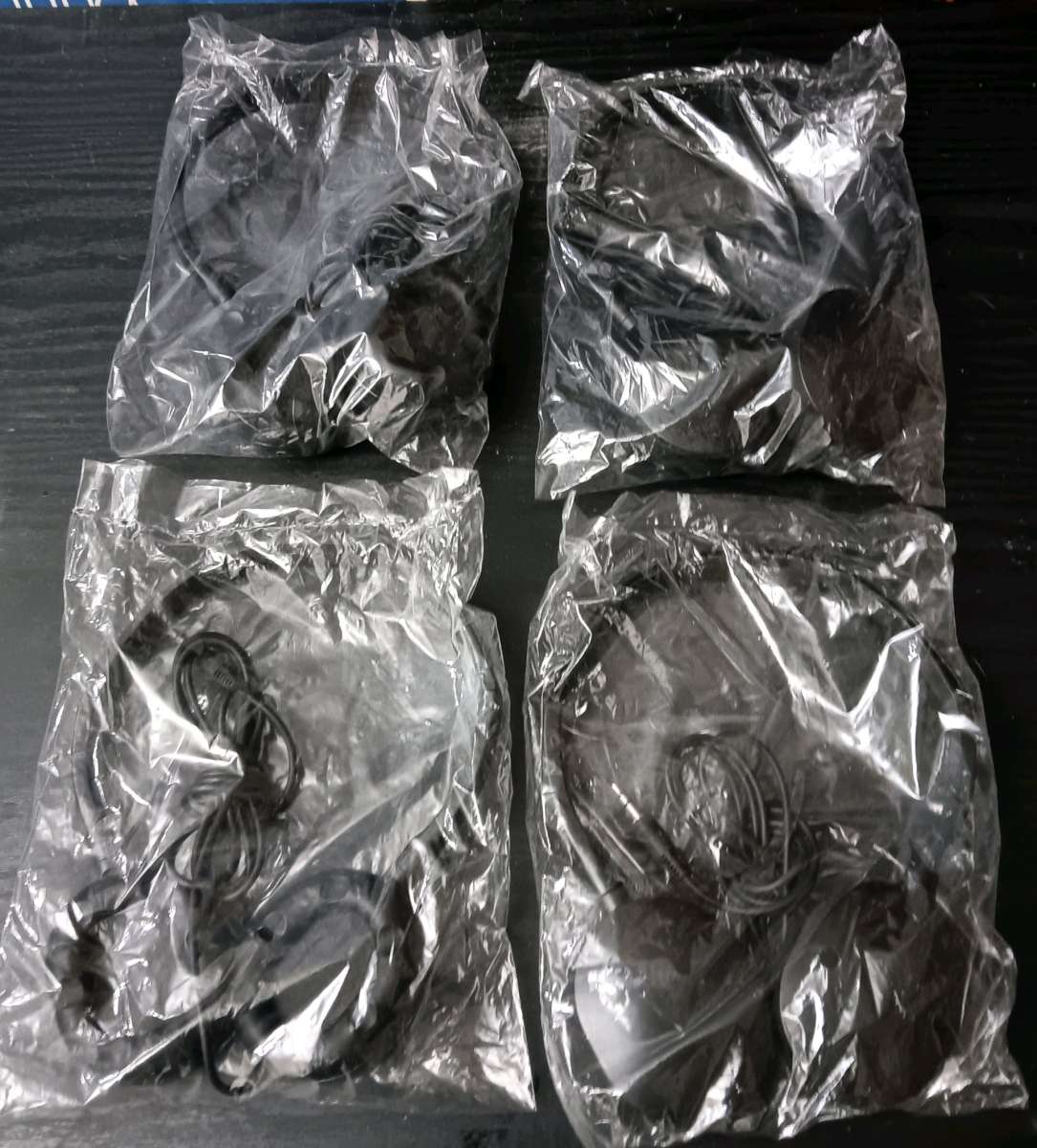 THIN WIRED AUDIO ADJUSTABLE HEADPHONES