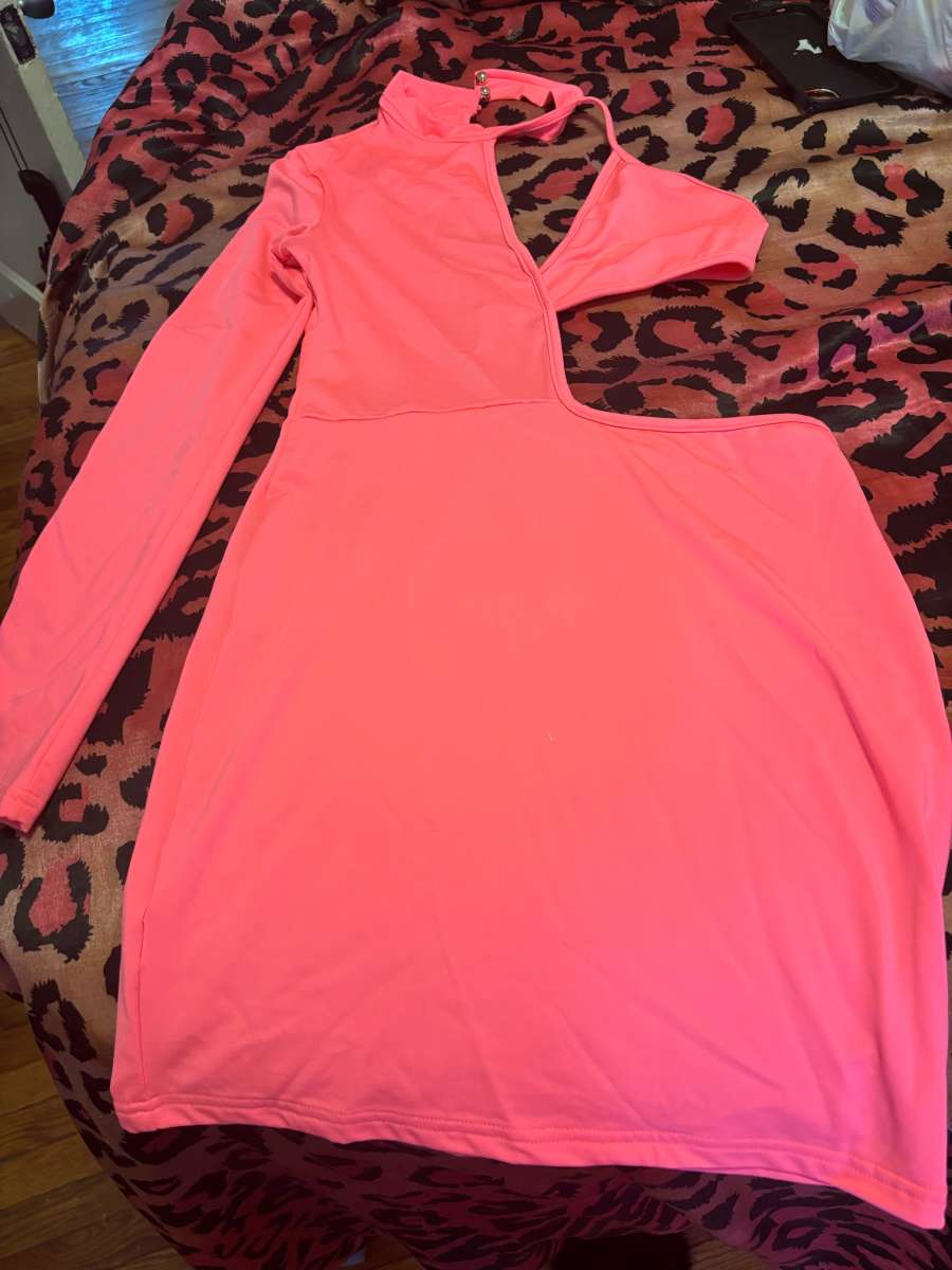 pink dress