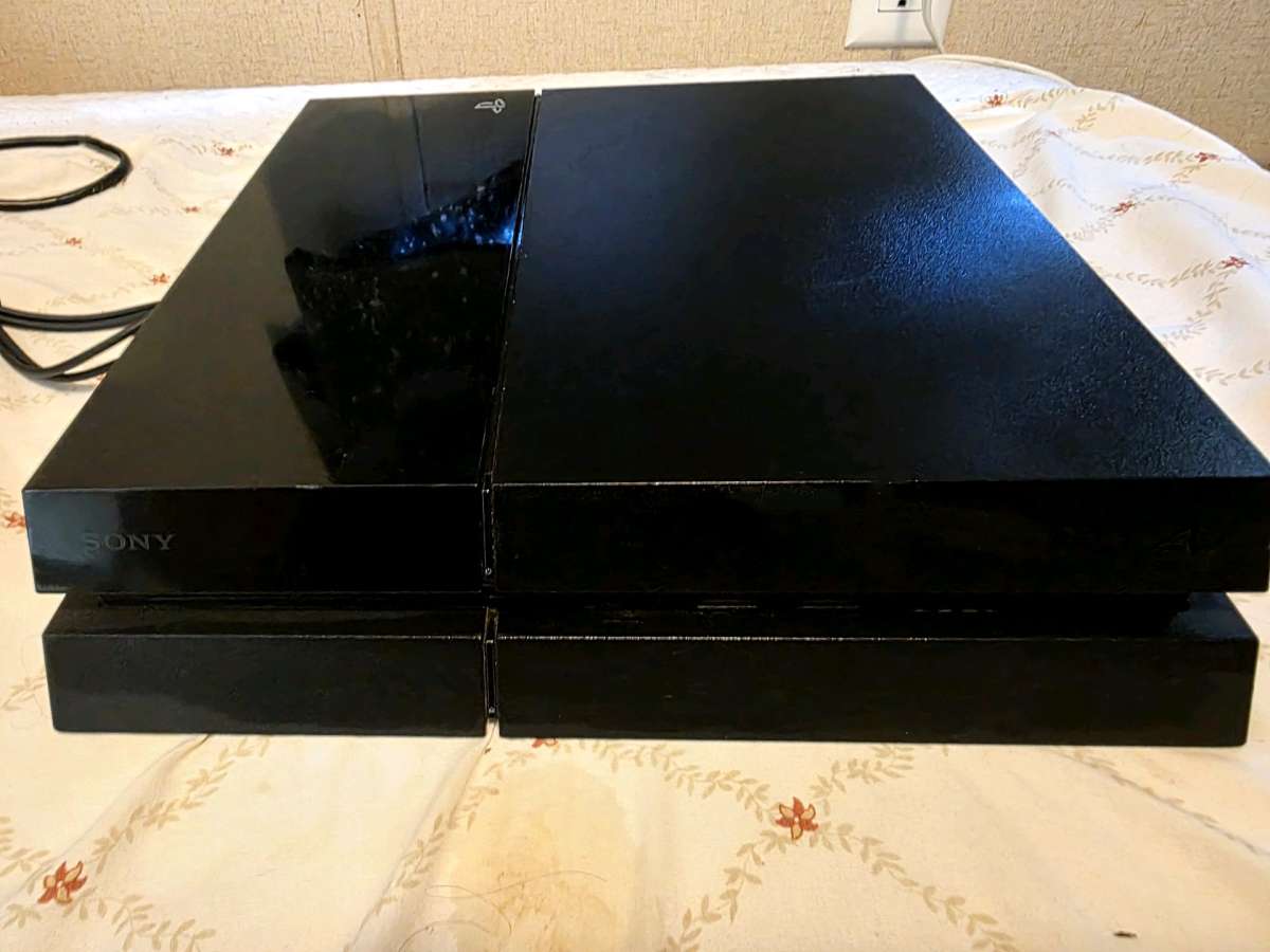 PS4 Bundle only in good condition