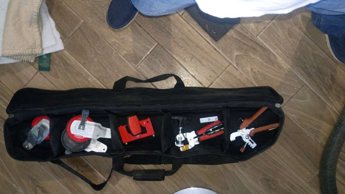 giant tile cutter slap system with carrying case and tools