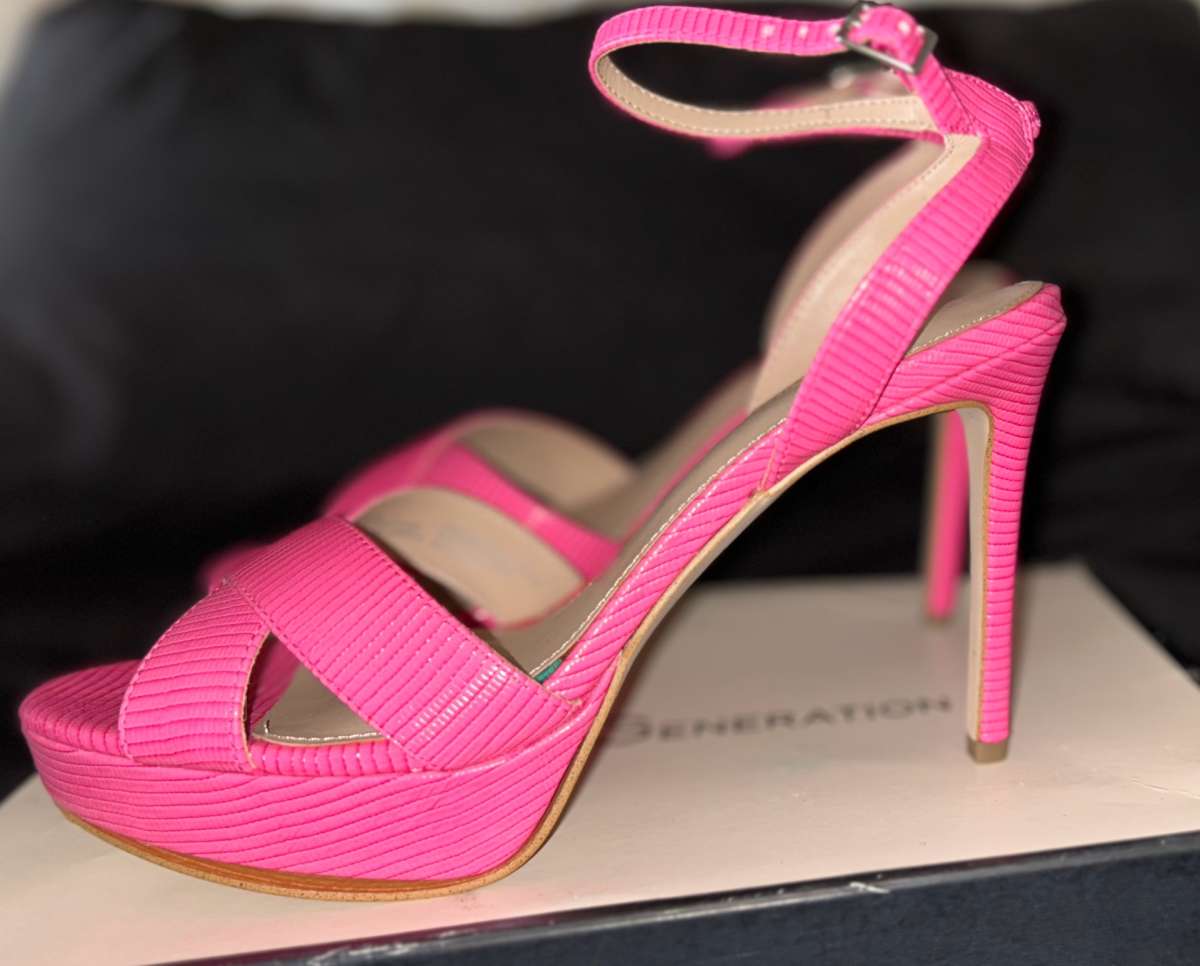 BCBGeneration Fuscia Heels