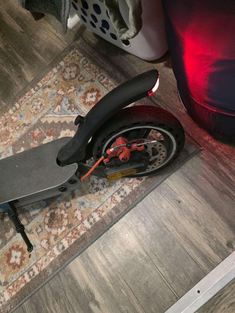 5th wheel E scooter hardly used