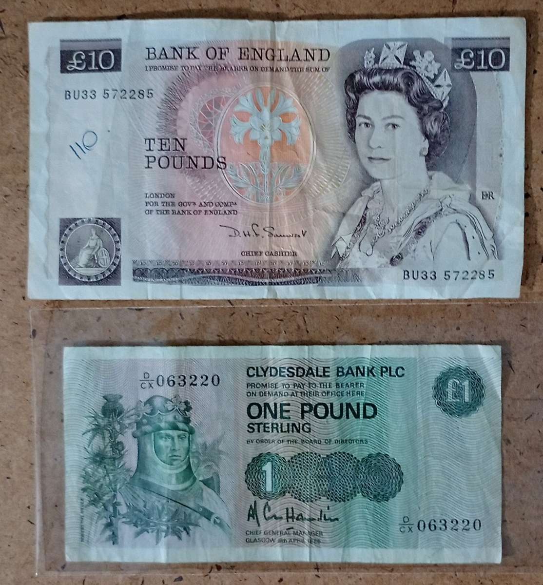 1 pound sterling and 10 pound banknotes from England
