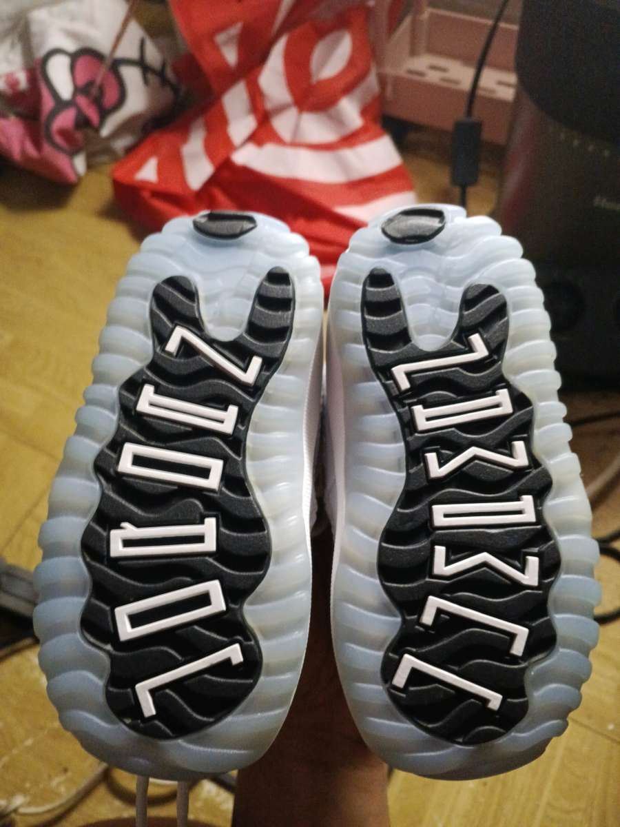 jordan legend blues 11s