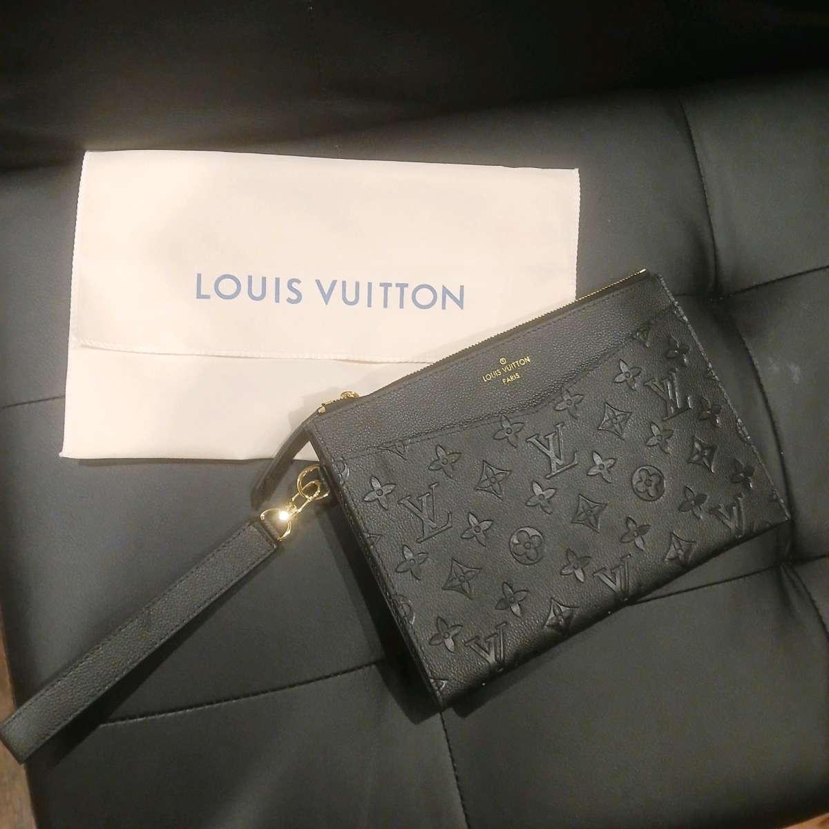 Louis Vuitton Melanie MM Pochette