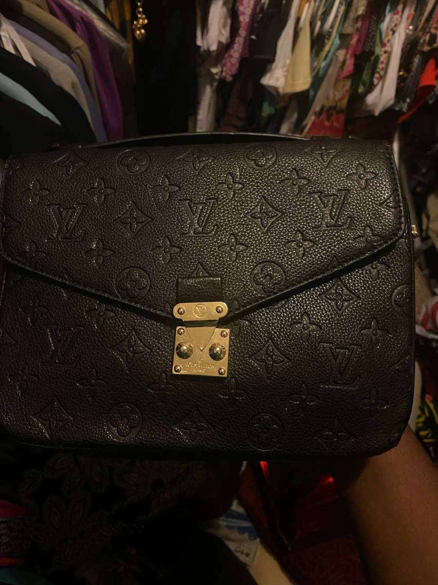 LV Pochette Mtis