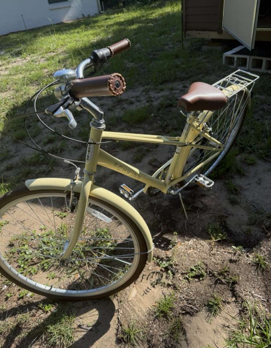 SCHWINN bicycle admiral 700c 7 speed hybrid