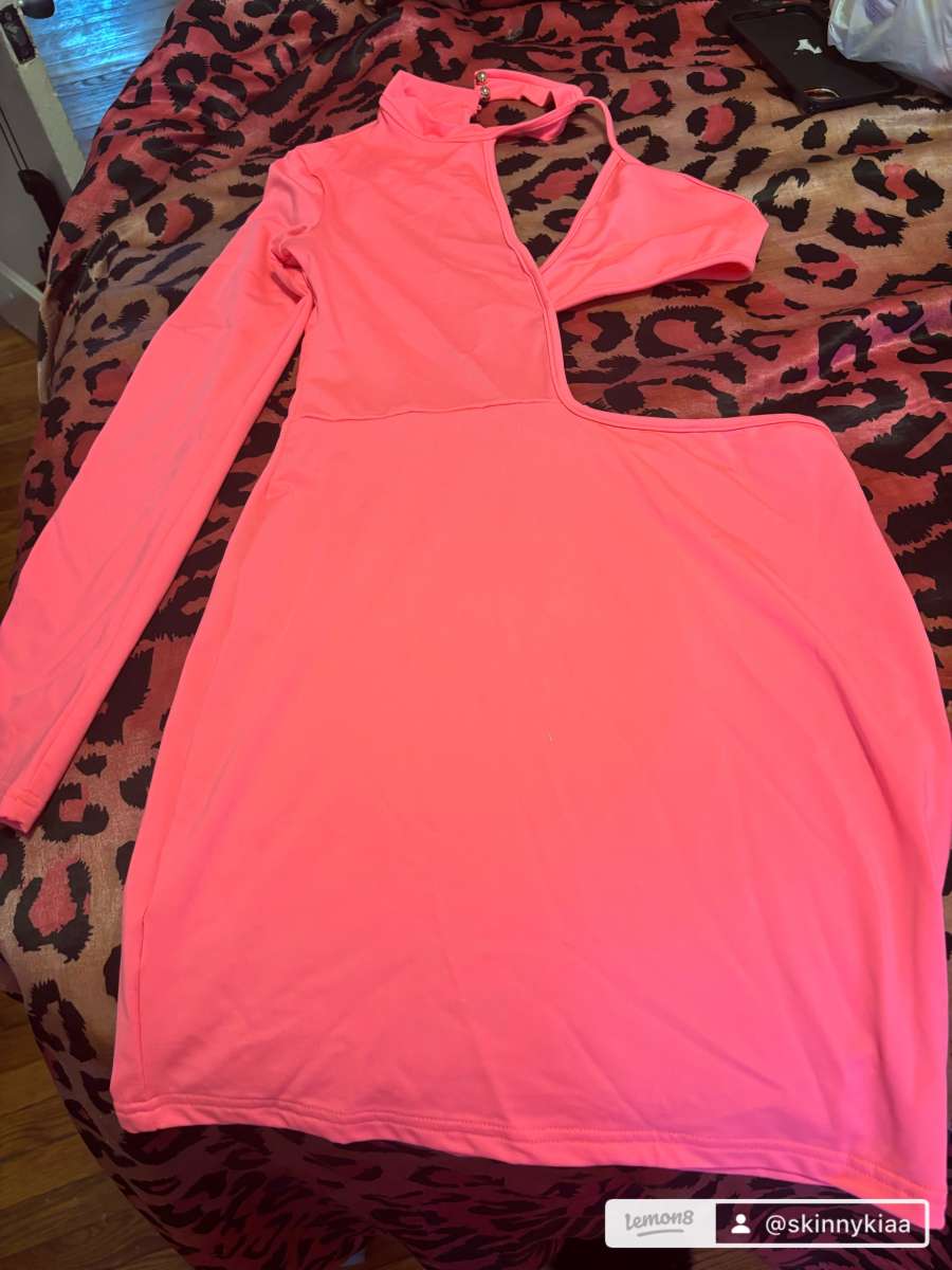 pink dress