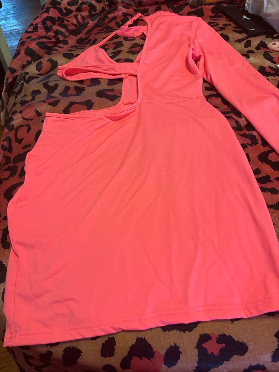 pink dress