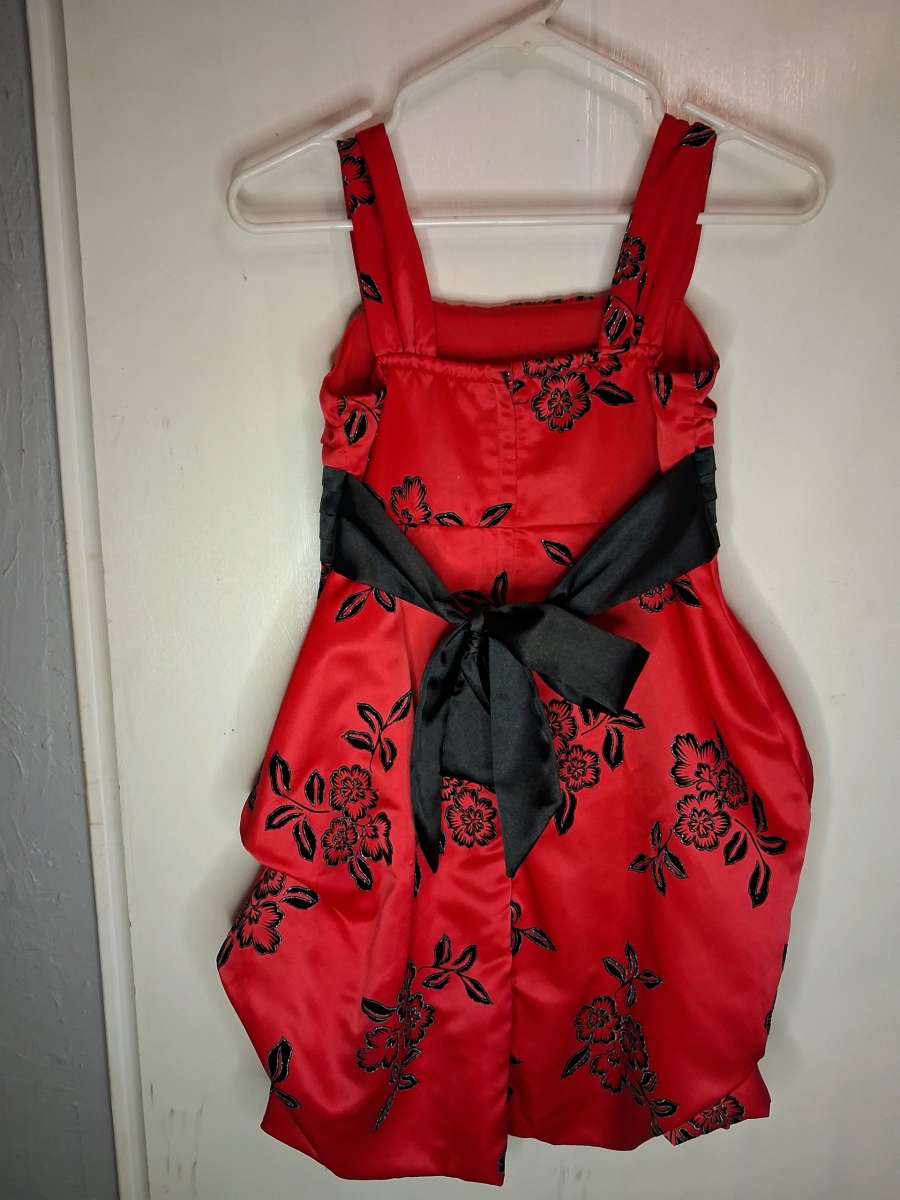 Girls szM Red and black Formal dress