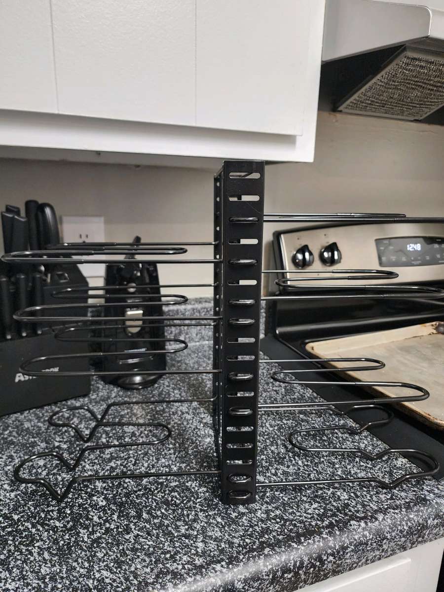 adjustable pots and lids holder