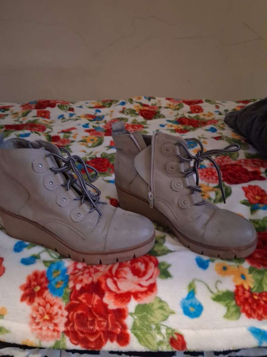 Mia Grant Gray Suede Wedge Boots