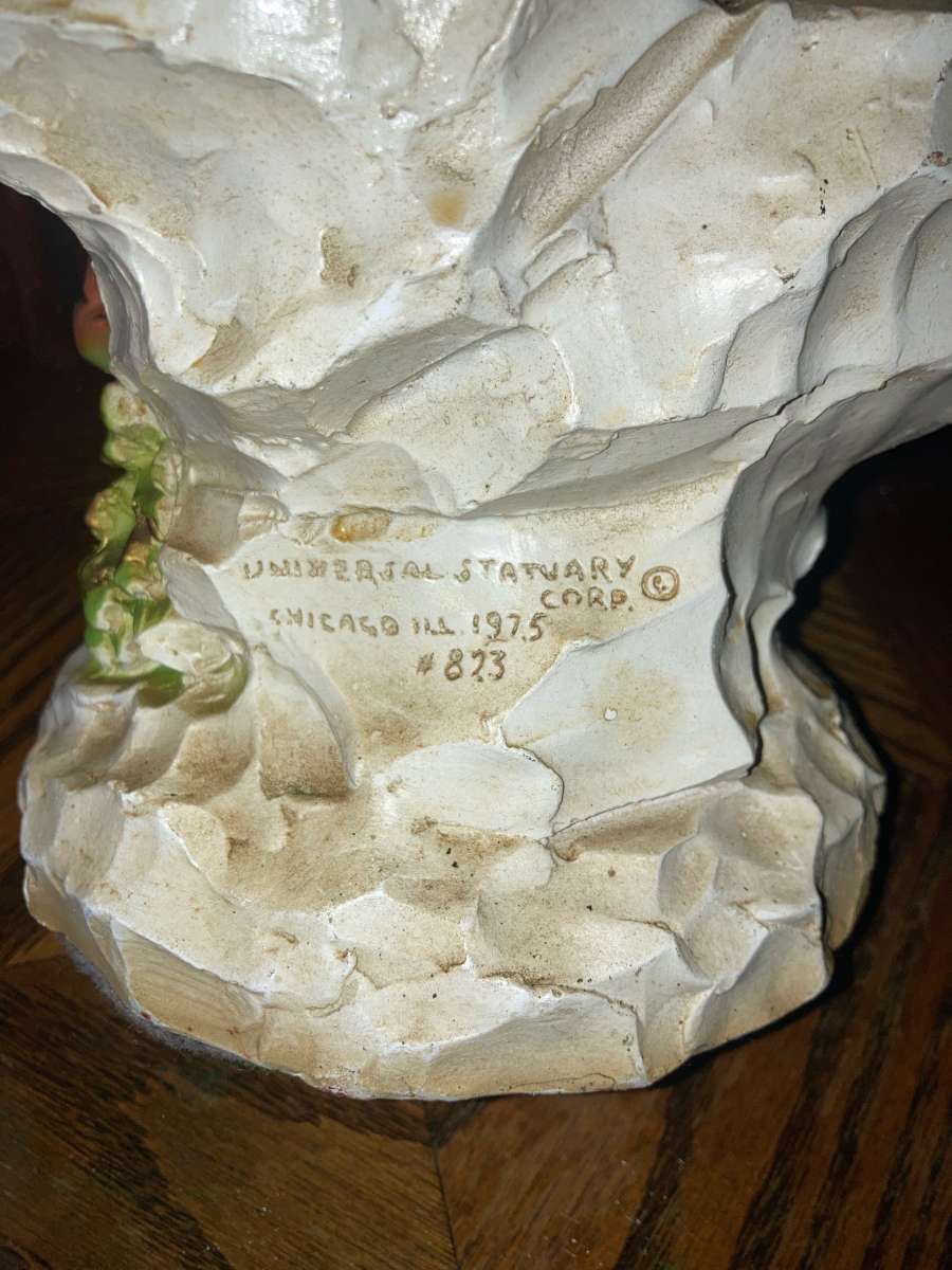 Universal Statuary Vintage Statue