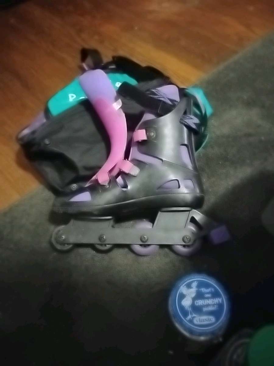 street force the new breed SENECA ROLLER BLADES SIZE12 WITH