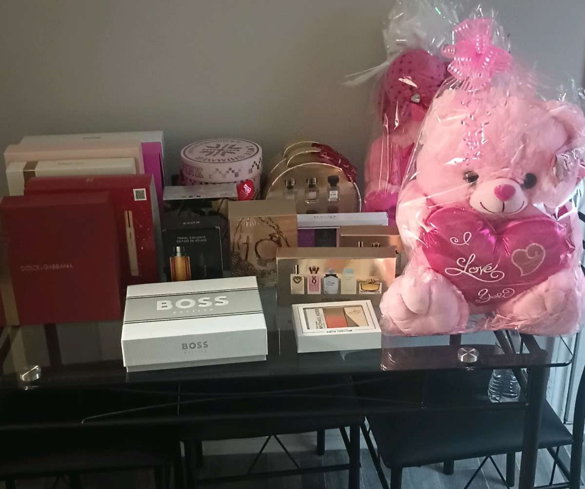 Perfumes D hombres y mujeres  Y Oso de peluche