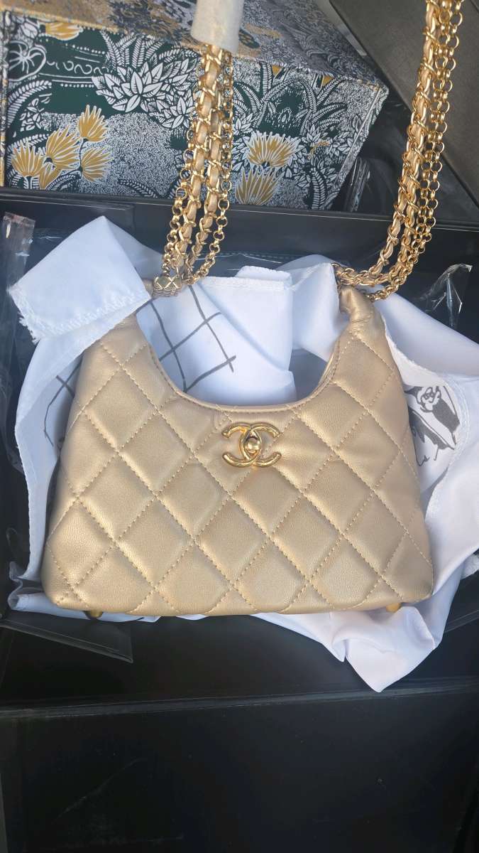 womens Fashionable Handbag