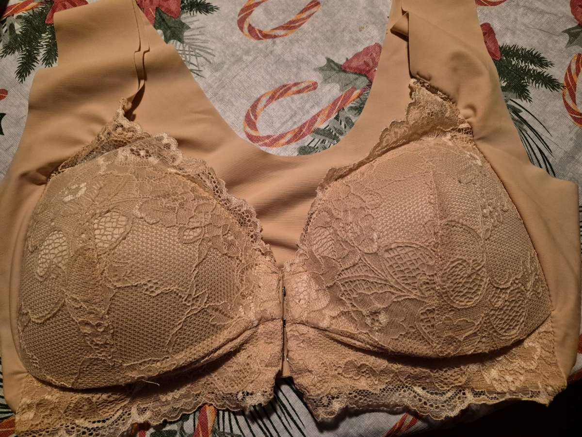 NWOT beige lace bra size XL