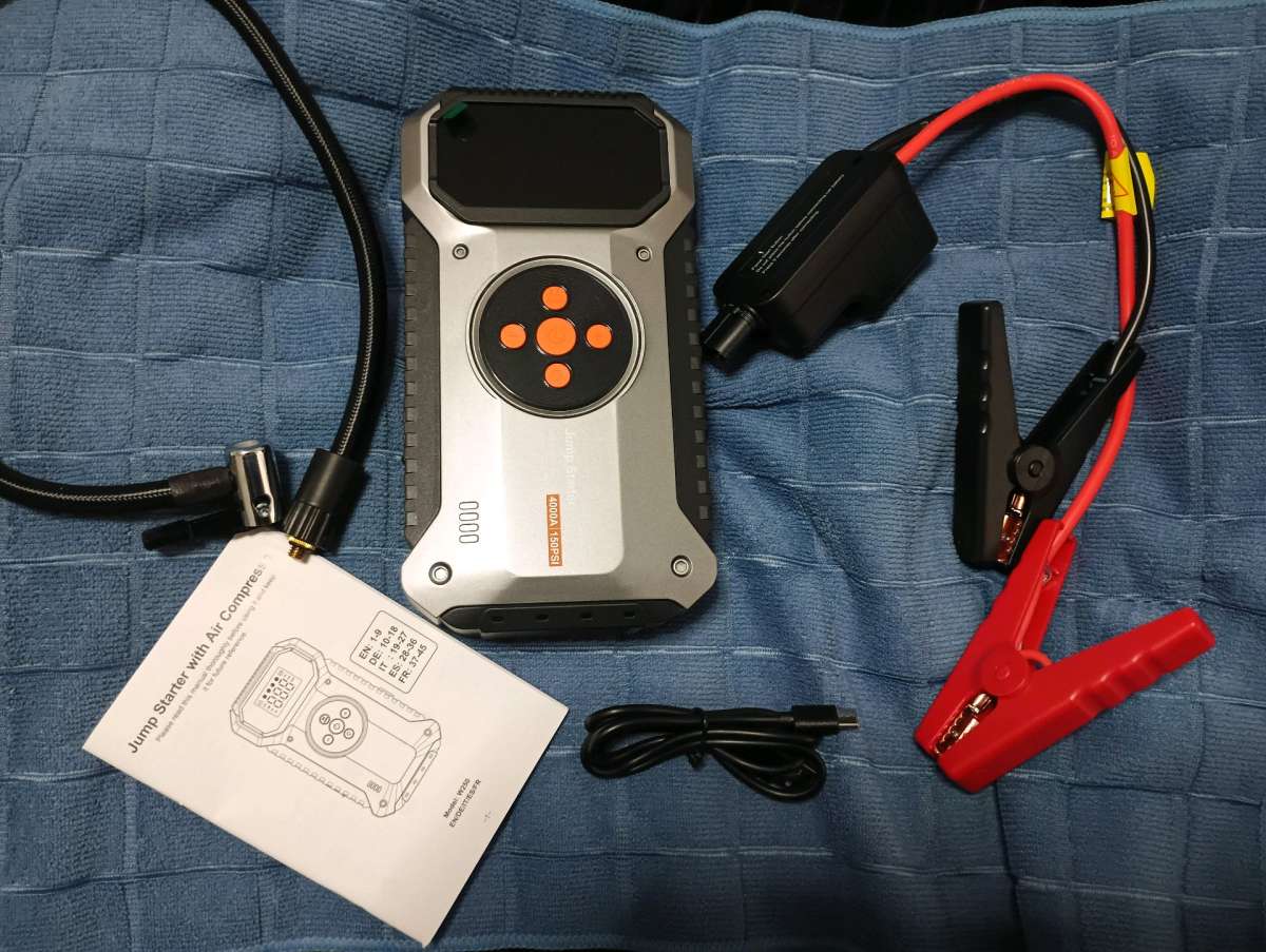New 4000AMP Rechargable Jump StarterTire Inflator Combo