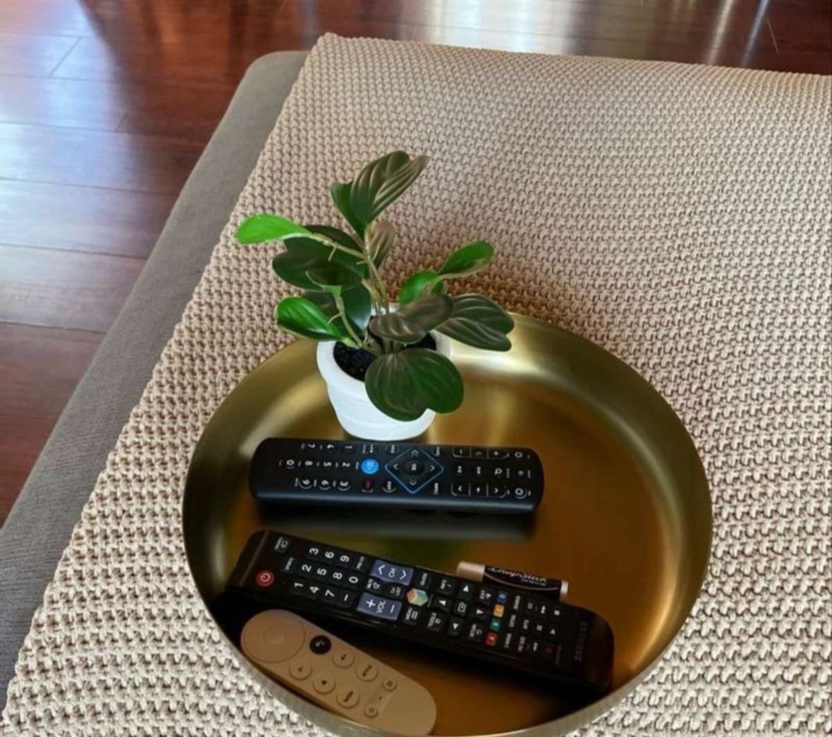 Threshold brass bowl