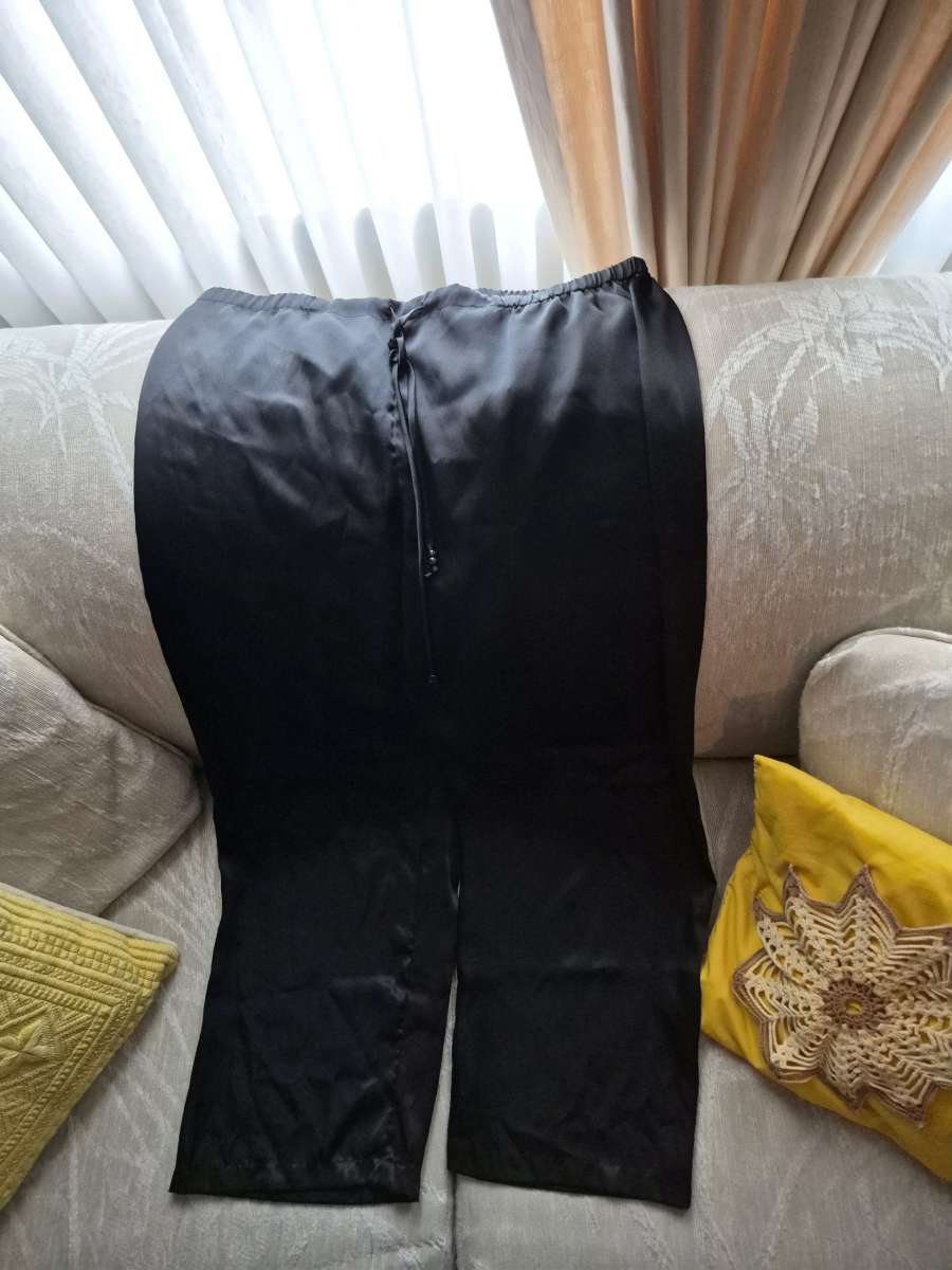 NWOT silky pajama pants size M