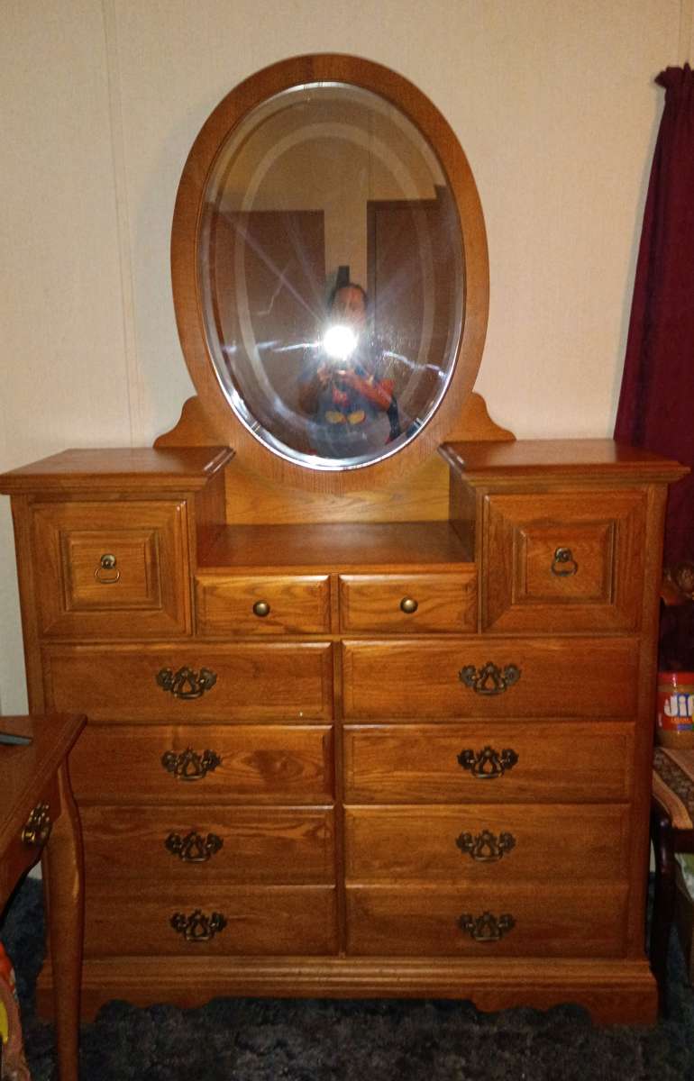 Vaughan Bassett Dresser with Mirror