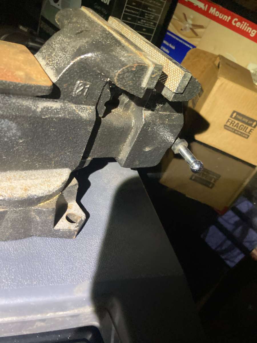 Columbian D6 HeavyDuty Swivel Base Bench Vise