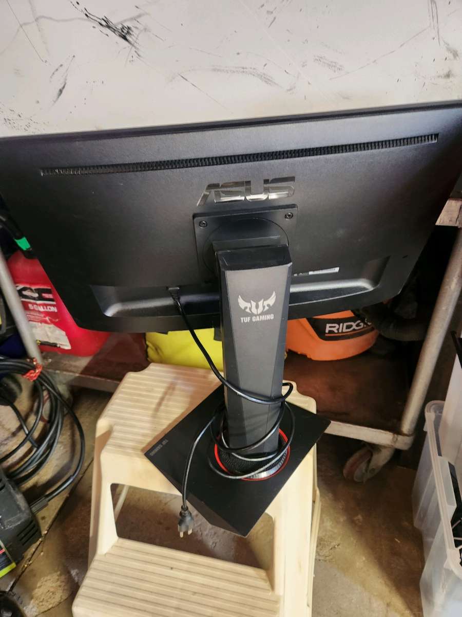 gaming moniter and key board