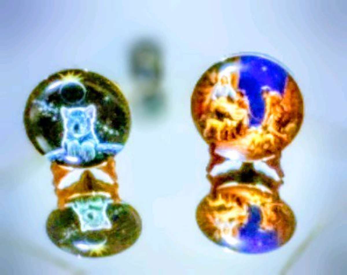 two collectible plates 5 a piece