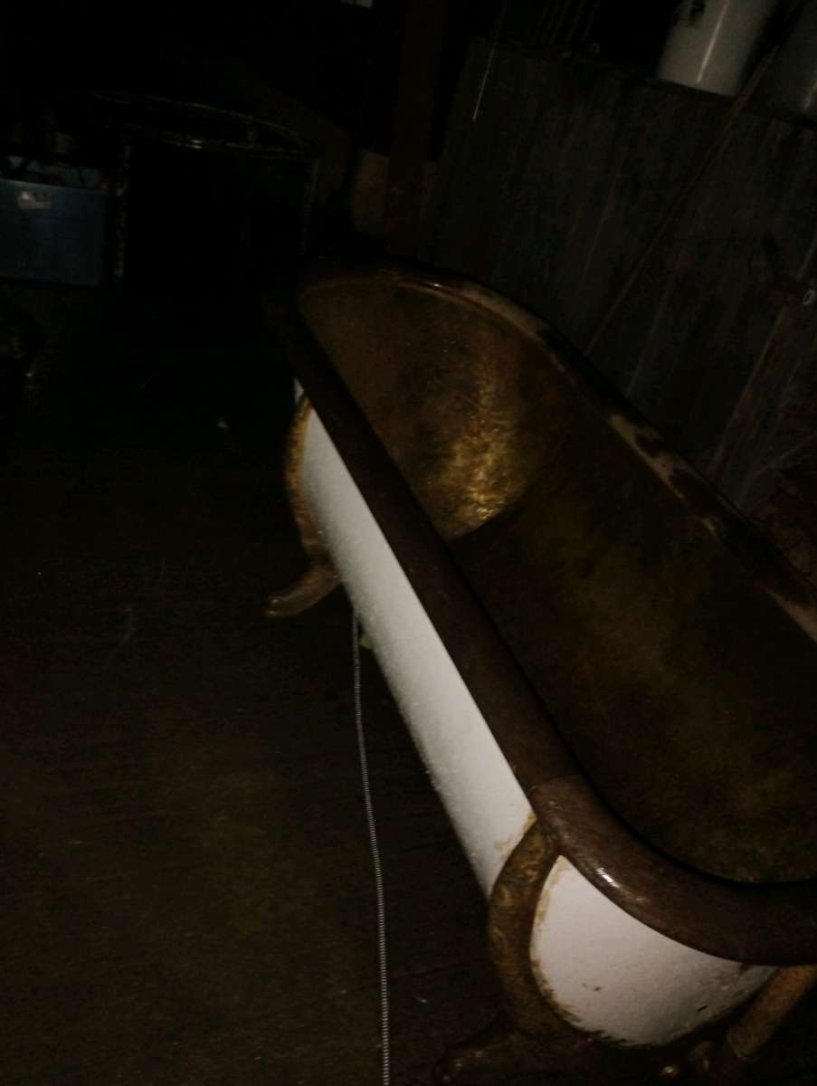 circa 1895 Bathtub