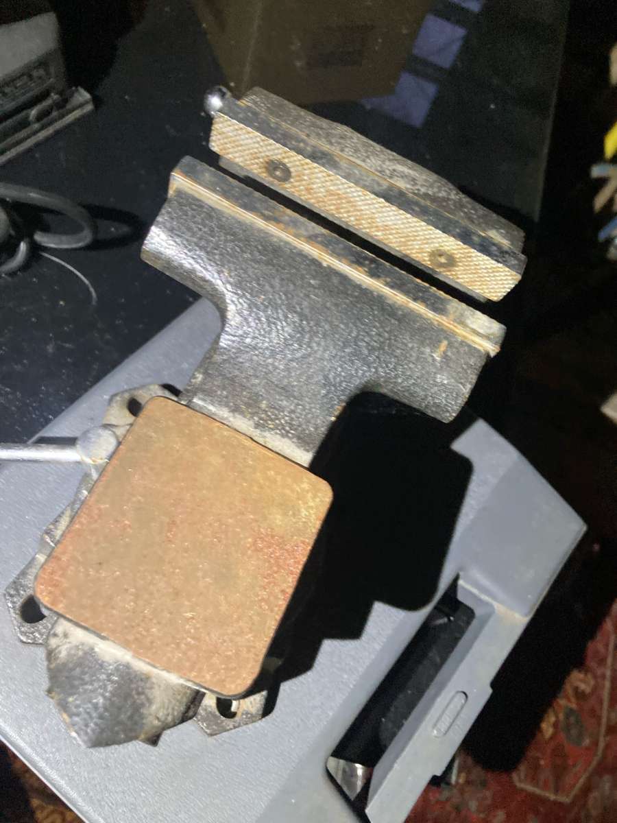 Columbian D6 HeavyDuty Swivel Base Bench Vise