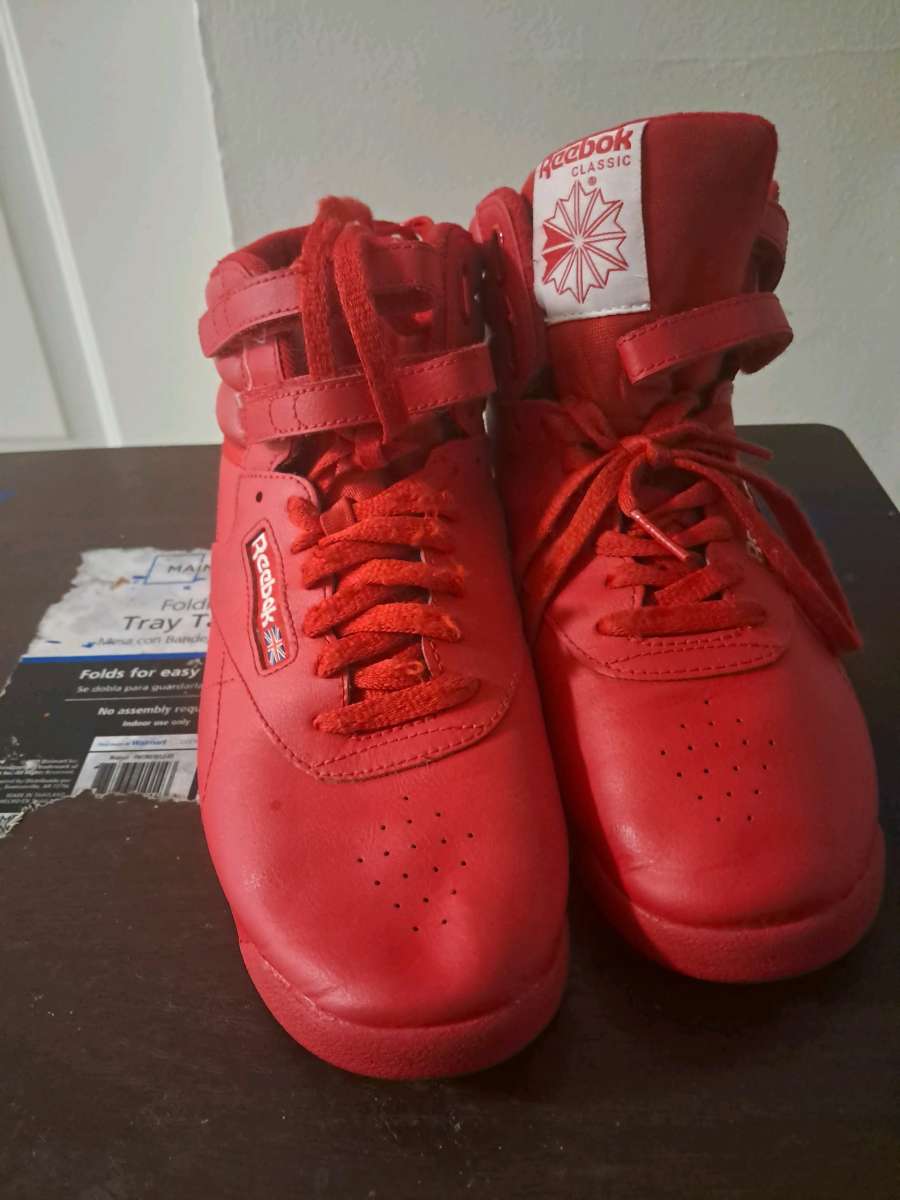 women Reebok freestyle red sz 10