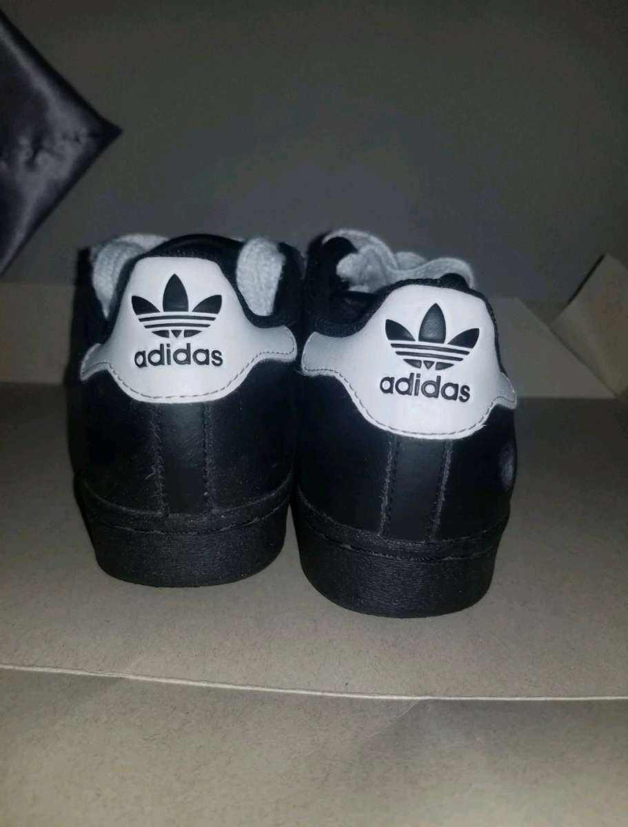 Adidas Superstar BlackWhite Size 6 GS BOYS