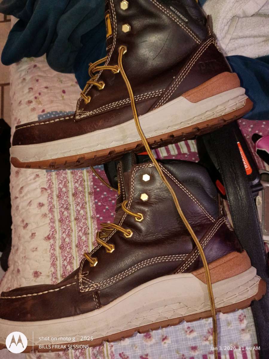 CATERPILLAR WORK BOOTS BRAND NEW WORN ONCE