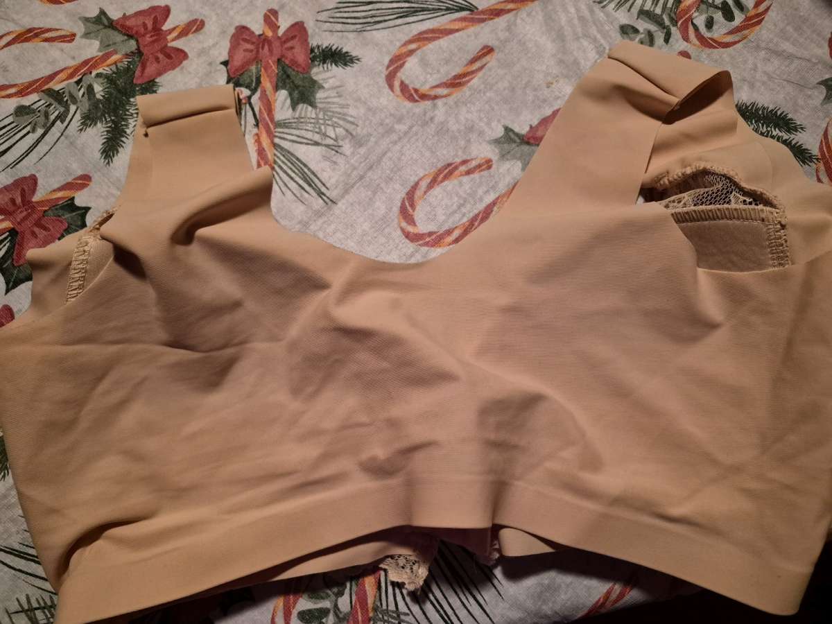 NWOT beige lace bra size XL