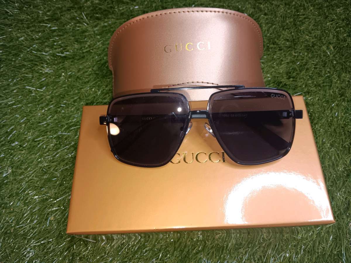 GG black sunglasses for women comes with box and dust bag