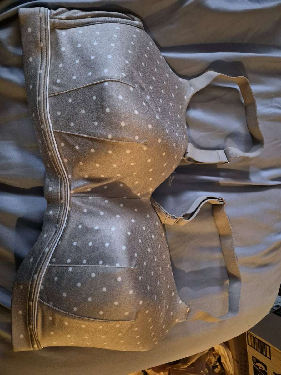 LIKE NEW Cacique Bra 38DD