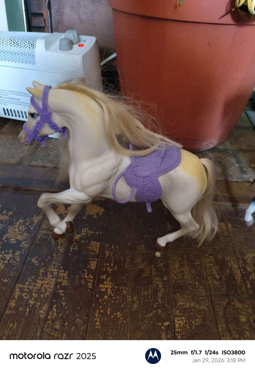 90s White horse with purple saddle