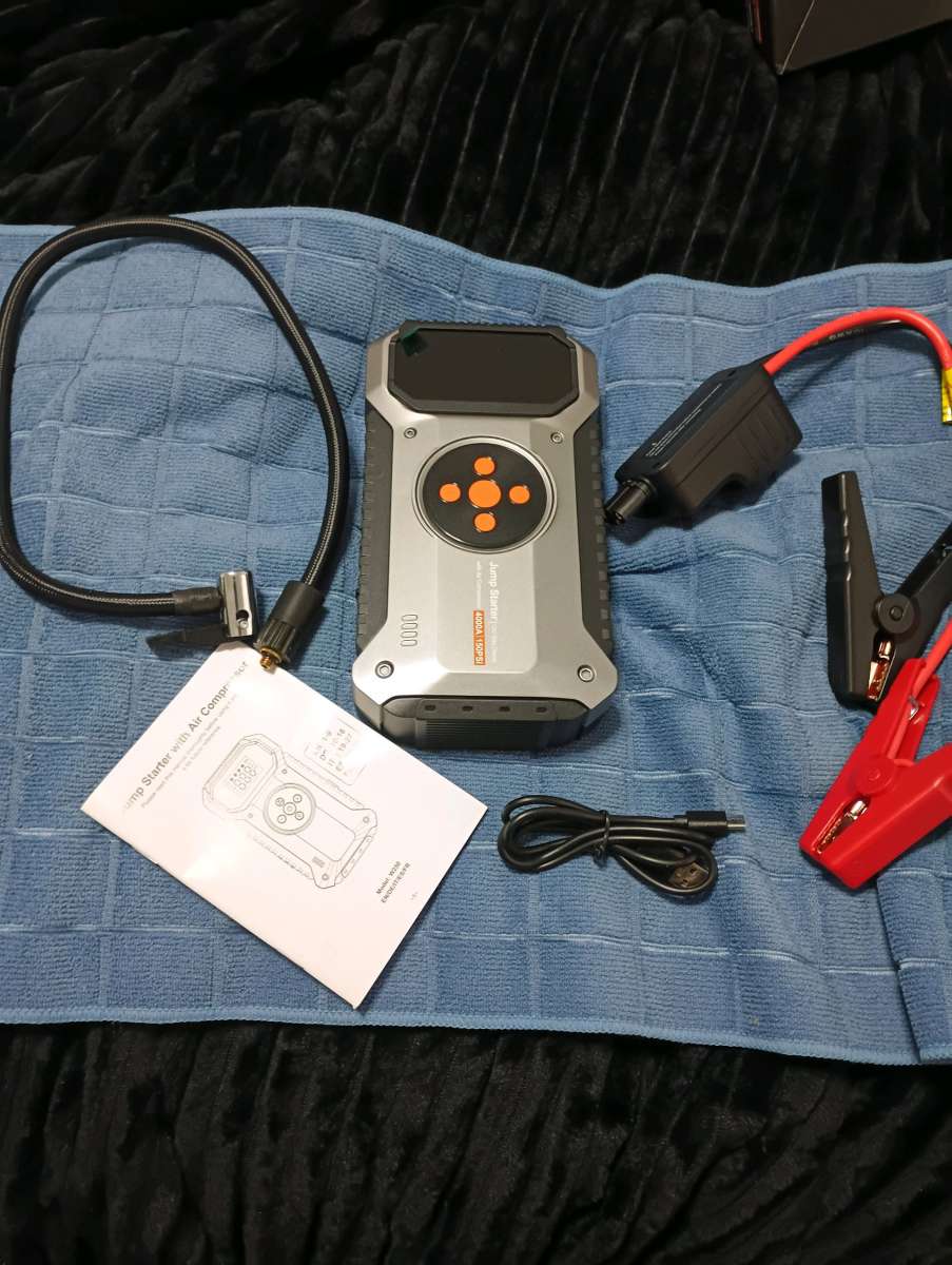 New 4000AMP Rechargable Jump StarterTire Inflator Combo