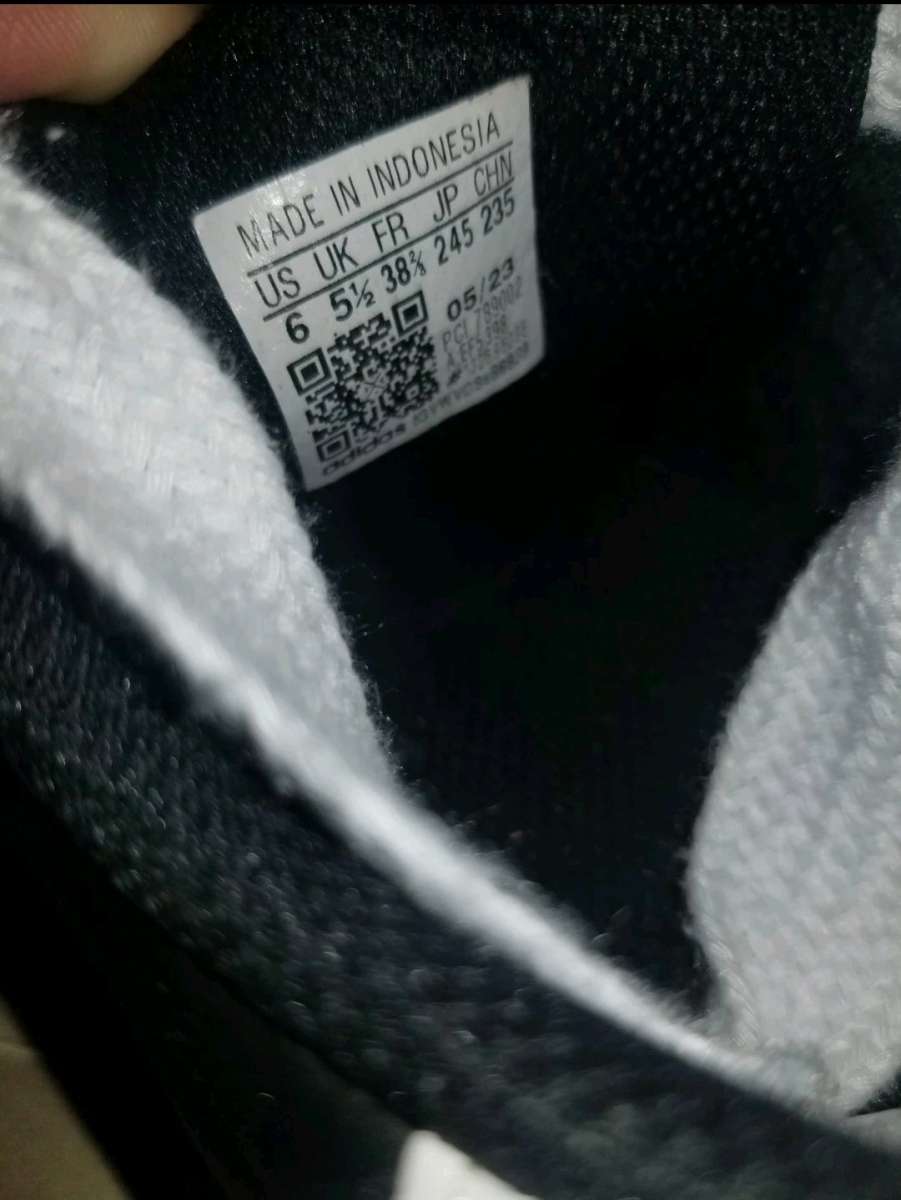 Adidas Superstar BlackWhite Size 6 GS BOYS