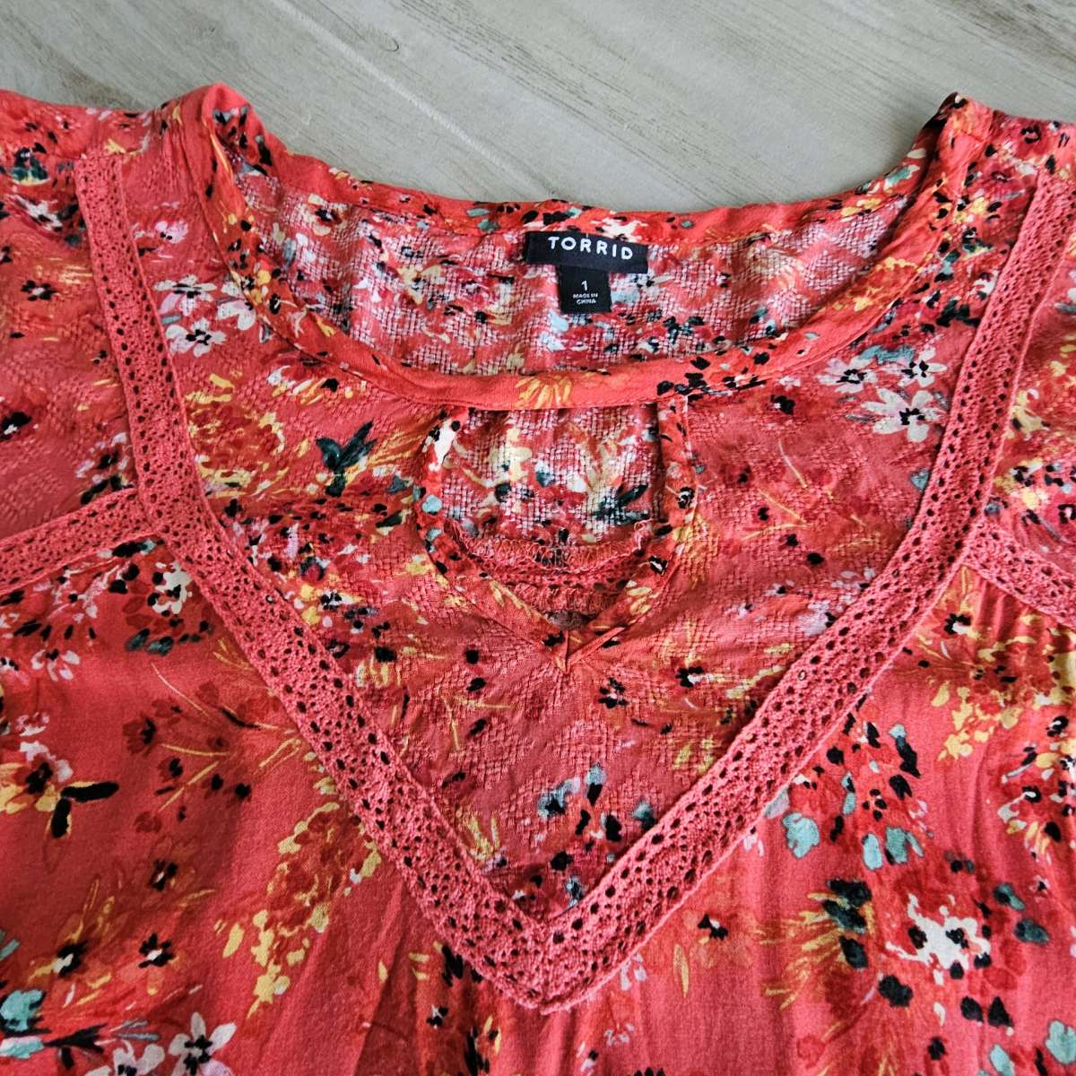 Torrid Size 1 Boho Orange Red Floral Top with Bell Sleeves