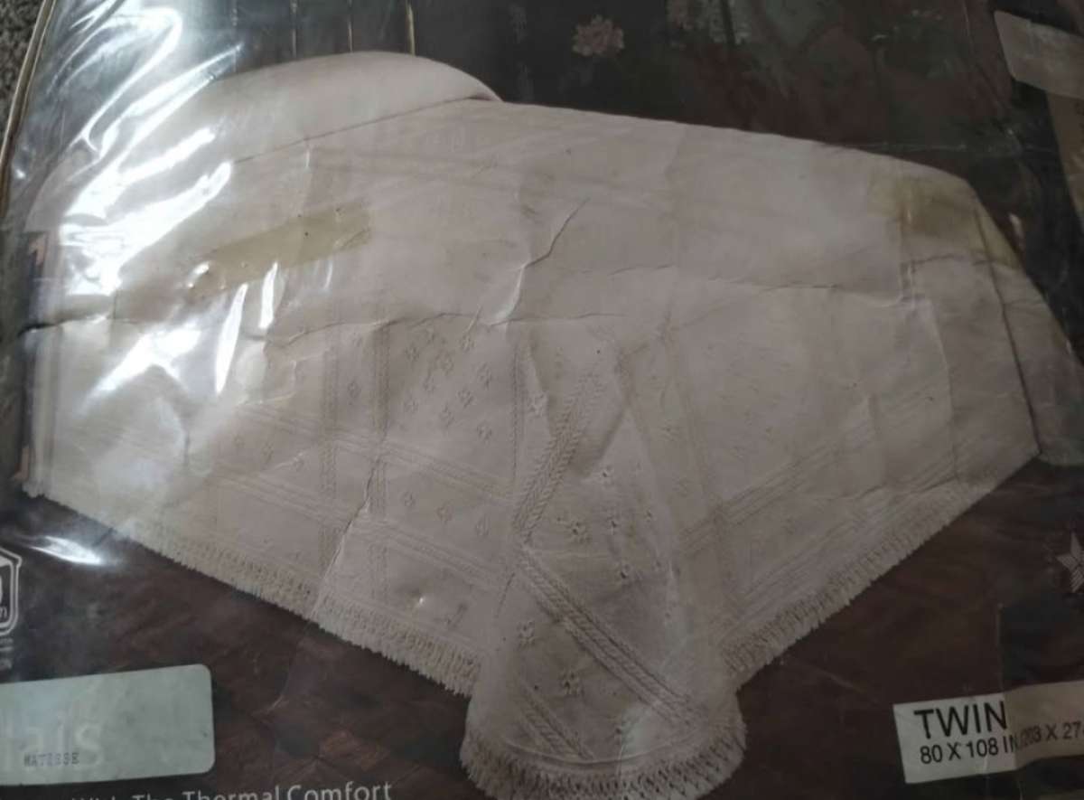 Twin size classic Elegance bed spread