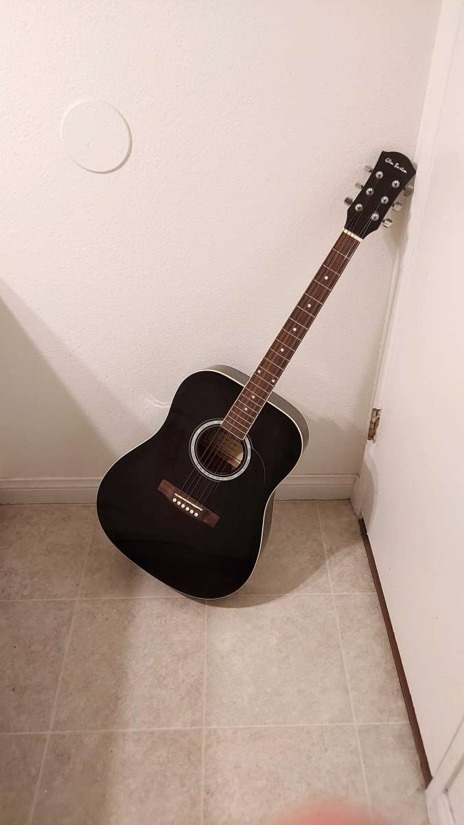 Guitar excellent condition