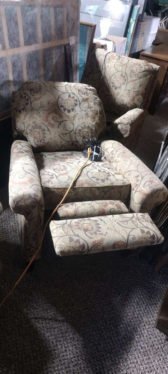 2 electric recliners