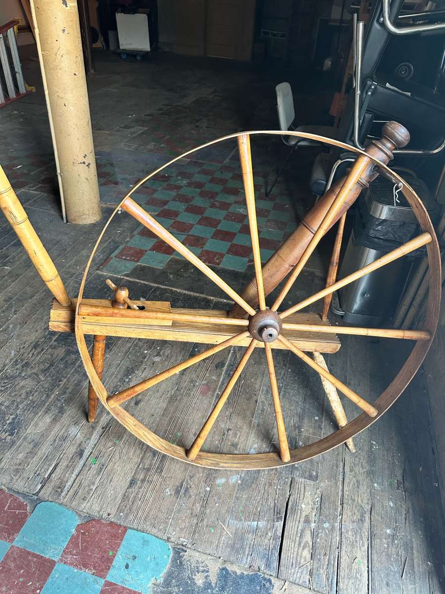 antique 43 inch great spinning wheel