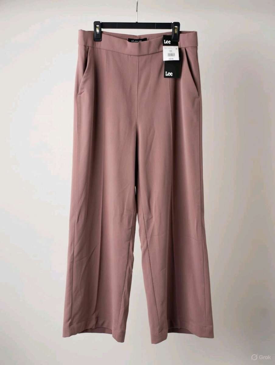 NWT Women Lee Wide Leg