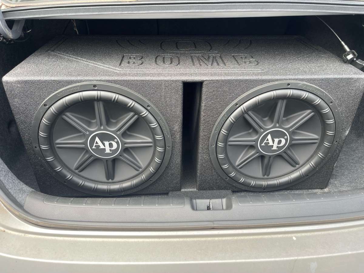 Car Audio System with Amp  Excellent Condition